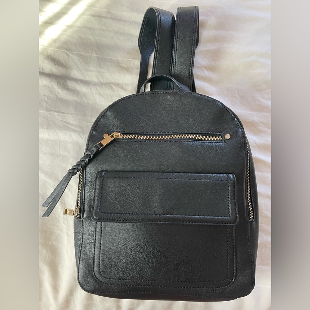 GAP Womens Faux Leather Backpack Black Gold Accent Adjustable Strap Flat